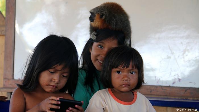 Brasilien Volkstamm Munduruku Kinder