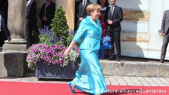 Angela Merkel sobra la alfombra roja de Bayreuth en 2015