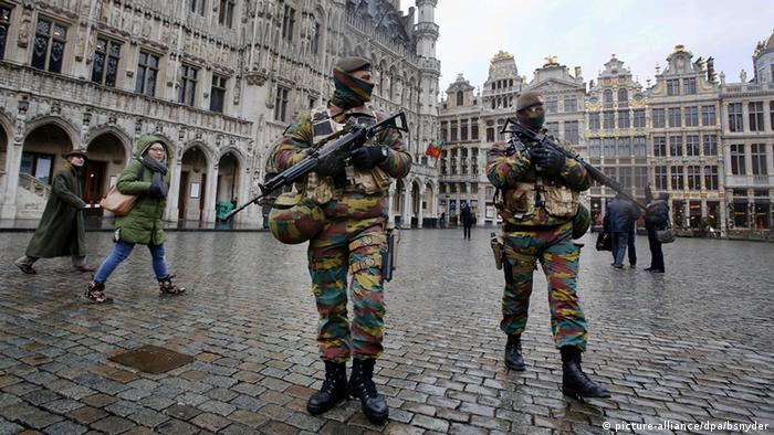 Belgien Brüssel Polizei (picture-alliance/dpa/bsnyder)