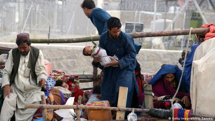 Pakistan Afghanistan Flüchtlinge kehren zurück (Getty Images/AFP/J. Tanveer)