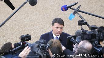 Italieneischer Premierminister Matteo Renzi im Interview mit Journalisten