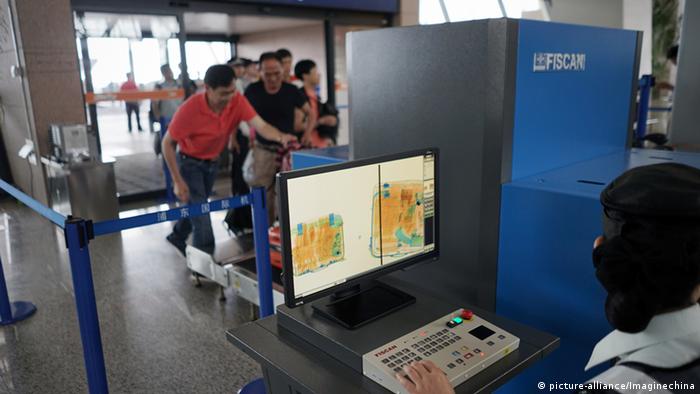 China Shanghai Pudong International Airport Sicherheitscheck (picture-alliance/Imaginechina)