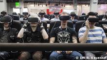Deutschland Köln Computerspiele Messe Gamescom 2016 Virtual Reality Achterbahn