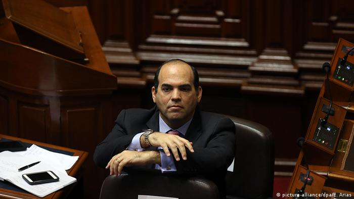 Peru Parlament Premierminister Fernando Zavala (picture-alliance/dpa/E. Arias)