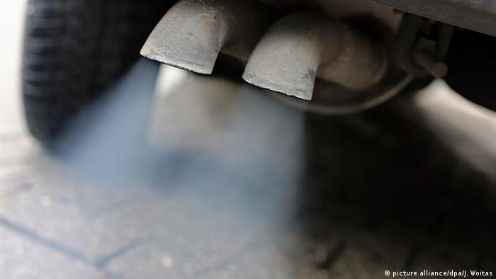 Выхлопные газы из автомобиля с дизельным мотором