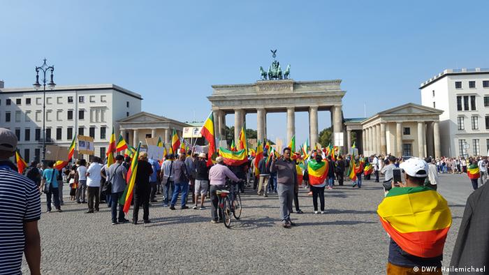 Germany Berlin - Ethiopians demonstrate againt human rights abuse (DW/Y. Hailemichael)