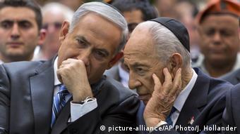 Peres with Israel's PM Netanyahu during the Remembrance Day (2013)