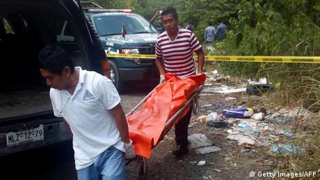 Mexiko Polizei entdeckt Leichen von Alejo Nabor Jimenez Juarez und Jose Alfredo Juarez de la Cruz (Getty Images/AFP)