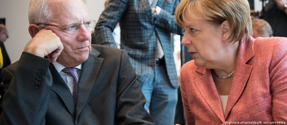 Deutschland Wolfgang Schäuble und Angela Merkel in Berlin (picture-alliance/dpa/B. von Jutrczenka)