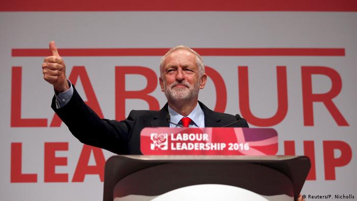 Großbritannien Liverpool - Jeremy Corbyn nach Parteisieg (Reuters/P. Nicholls)