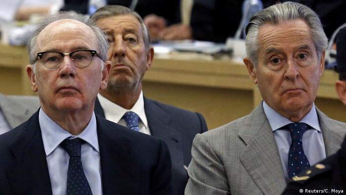Miguel Blesa (der.), al lado de Rodrigo Rato, exjefe del FMI, durante juicio por corrupción en Madrid. 