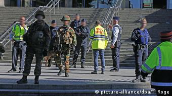 Belgien Brüssel Terrorverdacht nach Messerangriff (picture-alliance/dpa/T. Roge)
