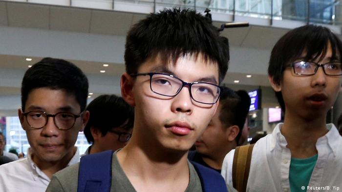 Hongkong Joshua Wong Ankunft nach Ausweisung aus Thailand (Reuters/B. Yip)