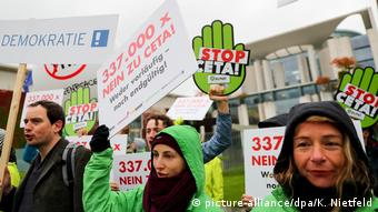 Διαδηλώσεις στο Βερολίνο κατά της CETA