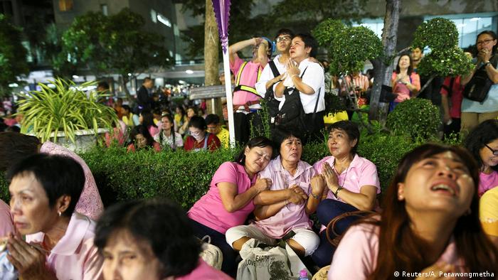 Thailand Trauer um König Bhumibol (Reuters/A. Perawongmetha)