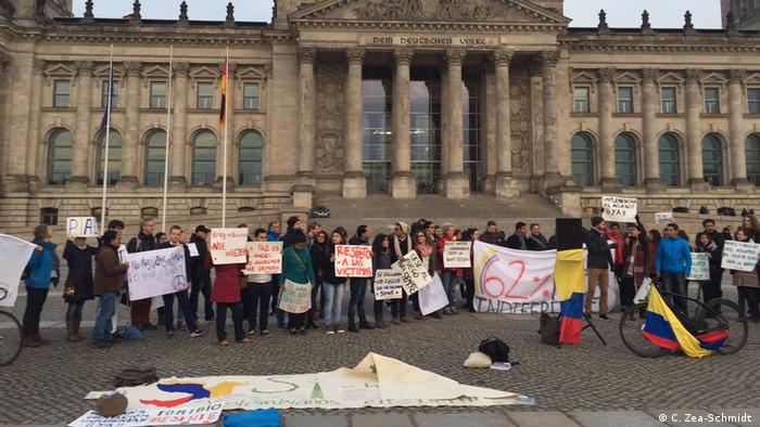 Colombianos residentes en Alemania, apoyados por sus familias y amigos de Alemania y los más diferentes países, exigen la terminación del limbo que el no ha sumido el Acuerdo de Paz de la Habana, por respeto a las víctimas.