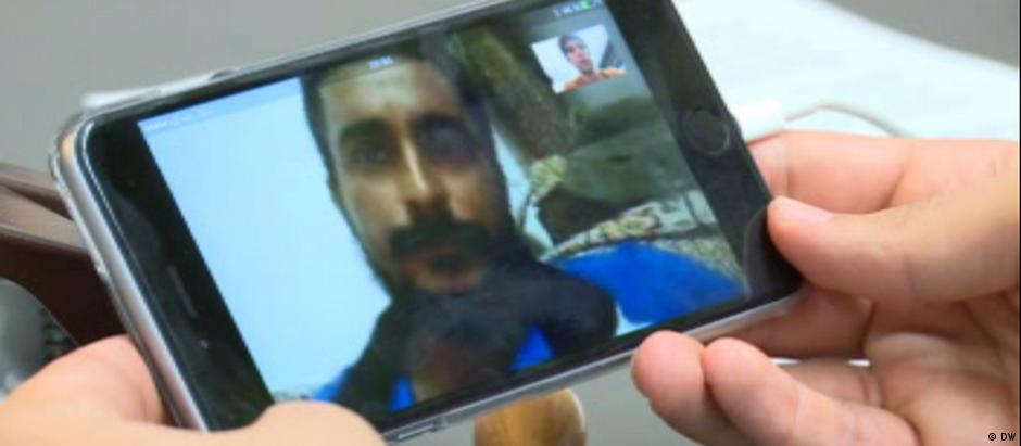 Alaa al-Bakr diz em entrevista que seu irmão foi morto pela polícia