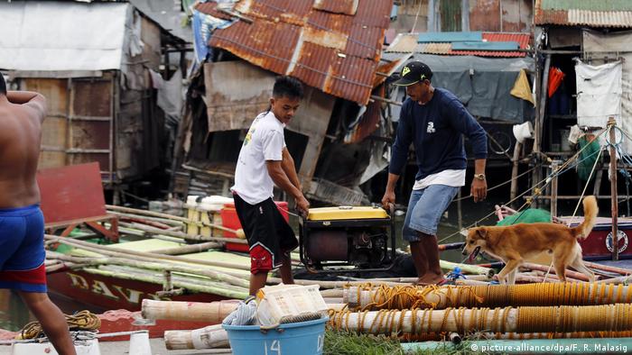 Philippinen Taifun Sarika (picture-alliance/dpa/F. R. Malasig)