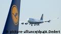 Lufthansa plane (picture-alliance/dpa/A.Dedert)