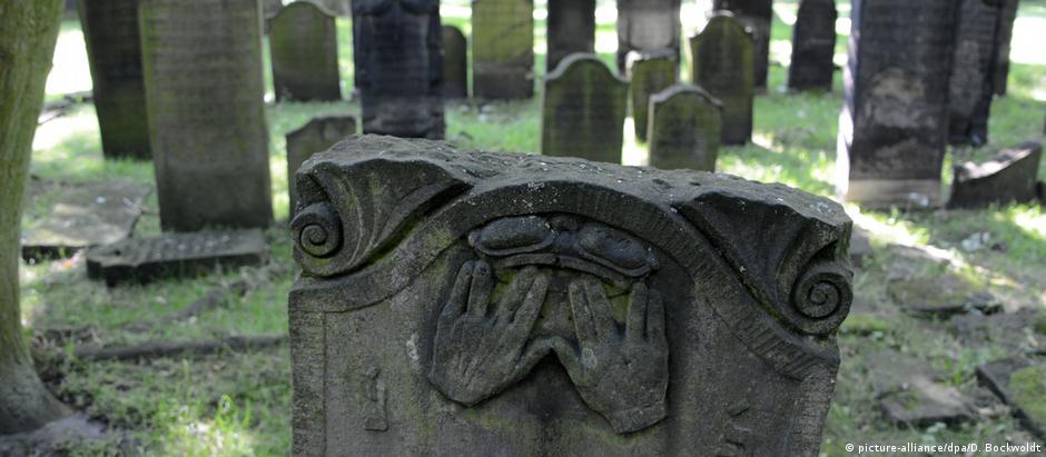 Vaticano afirma que cinzas devem ser guardadas em cemitérios