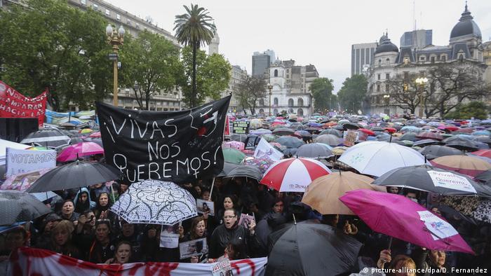 Como en la Plaza del Congreso en Buenos Aires, multitudinarias manifestaciones se han congregado en numersosas ciudades de América Latina.
