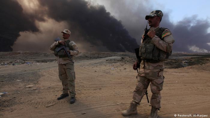 Irak Qayyarah Regierungssoldaten beim Vorrücken auf Mossul (Reuters/A. Al-Marjani )