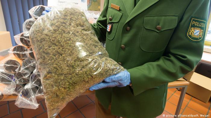 Deutschland Polizei findet 230 Kg Marihuana in Passau (picture alliance/dpa/A. Weigel)