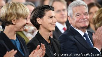 Silvia Fehrmann Carolin Emcke Joachim Gauck (picture alliance/dpa/A.Dedert)