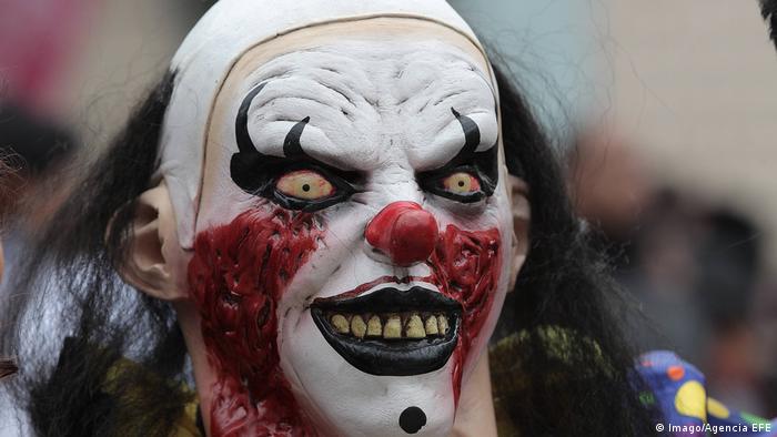 Бихте ли се изплашили, ако този клоун изскочи на улицата?