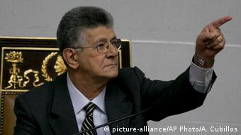 Henry Ramos Allup, presidente del Parlamento venezolano, la Asamblea Nacional (picture-alliance/AP Photo/A. Cubillos)