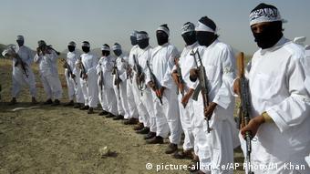 Afghanistan Taliban Kämpfer in der Provinz Zabul (picture-alliance/AP Photo/M. Khan)