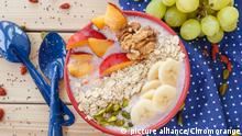 Smoothie Bowl mit frischem Obst und Haferflocken Vegan Trends