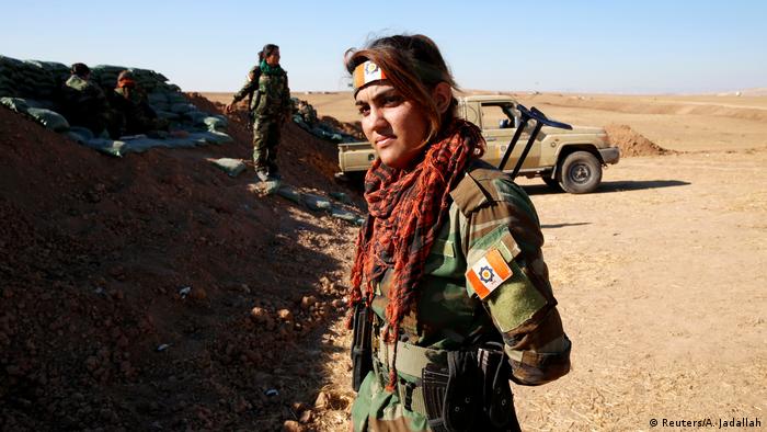 Irak Region Mossul iranisch-kurdische Kämpferinnen (Reuters/A. Jadallah)