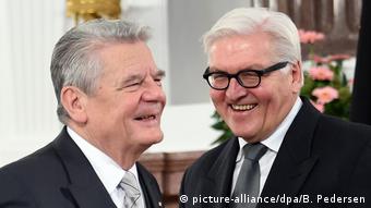 Deutschland Joachim Gauck und Frank-Walter Steinmeier (picture-alliance/dpa/B. Pedersen)