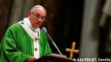 Vatikan Papst Franziskus feiert Messe für Gefangene