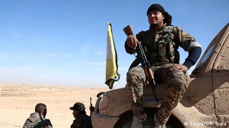 Syrien Region Rakka SDF Kämpfer (Reuters/R. Said)