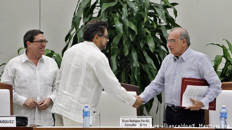 Kuba Friedensabkommen Kolumbien FARC Unterzeichnung in Havanna (picture-alliance/dpa/E. Mastrascusa)