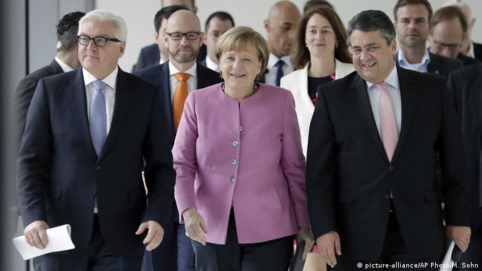 Deutschland Steinmeier Merkel Gabriel (picture-alliance/AP Photo/M. Sohn)