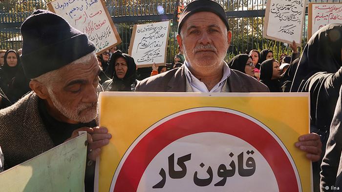 عکس از آرشیو: تظاهرات کارگران در تهران 