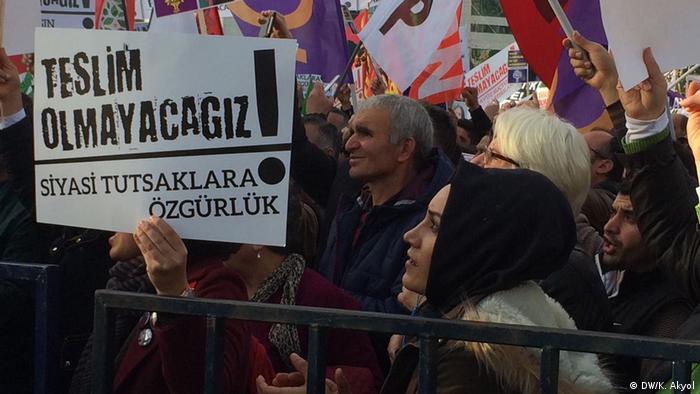 Türkei Demo gegen den Ausnahmezustand in Istanbul (DW/K. Akyol)