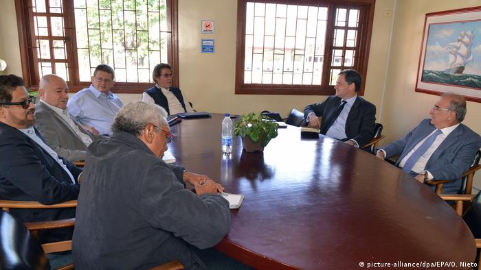 Kolumbien Treffen Regierung und FARC in Bogotá (picture-alliance/dpa/EPA/O. Nieto)
