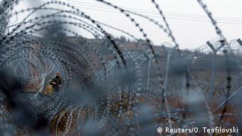 Σύμφωνα με τον αυστριακό υπουργό Άμυνας Ντοσκότσιλ, το 75% των προσφύγων ήρθαν μέσω Βαλκανικής Οδού στην Αυστρία. (Reuters/O. Teofilovski)