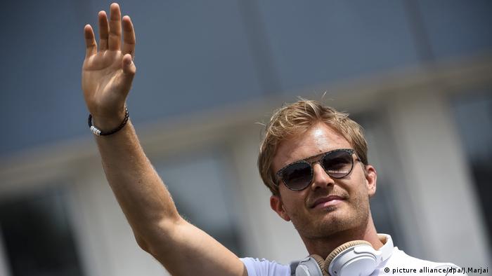 Nico Rosberg saluda