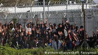 60.000 πρόσφυγες στην ΕΛλάδα και 2,5 εκ. στην Τουρκία θέλουν να έρθουν στην ΕΕ, δηλώνει ο σλοβένος υφ. Εσωτερικών Σέφιτς