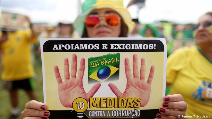 Brasilien Proteste gegen Korruption (Reuters/A. Machado)