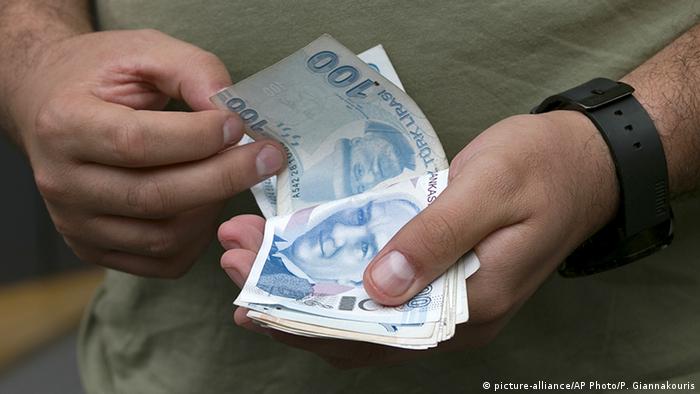 Türkei Währung Lira Geldscheine Inflation (picture-alliance/AP Photo/P. Giannakouris)
