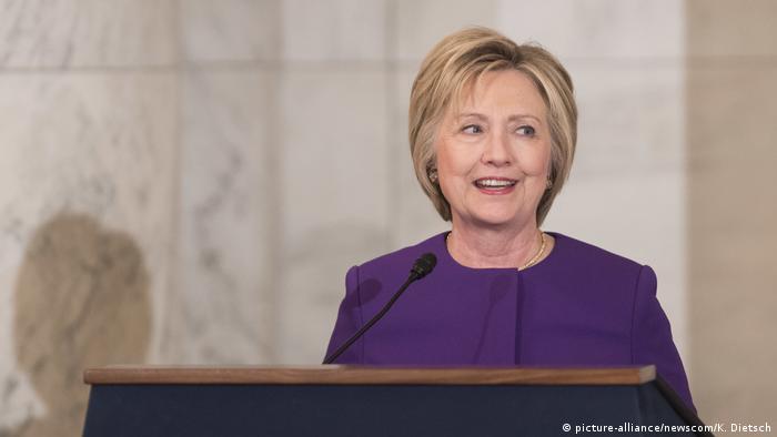 USA Hillary Clinton in Capitol Hill (picture-alliance/newscom/K. Dietsch)
