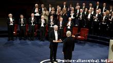 Schweden | Nobelpreis 2016 Preisverleihung in Stockholm | Preisträger Bengt Holmström und König Carl Gustaf von Schweden