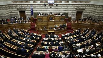 Σειρά έχει τώρα η ελληνική βουλή που καλείται να ψηφίσει με νόμο τις απαιτούμενες μεταρρυθμίσεις 