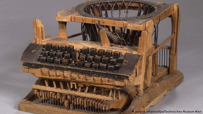 Ein Wunderwerk aus Holz: Die erste fast moderne Schreibmaschine (picture alliance/dpa/Technisches Museum Wien)